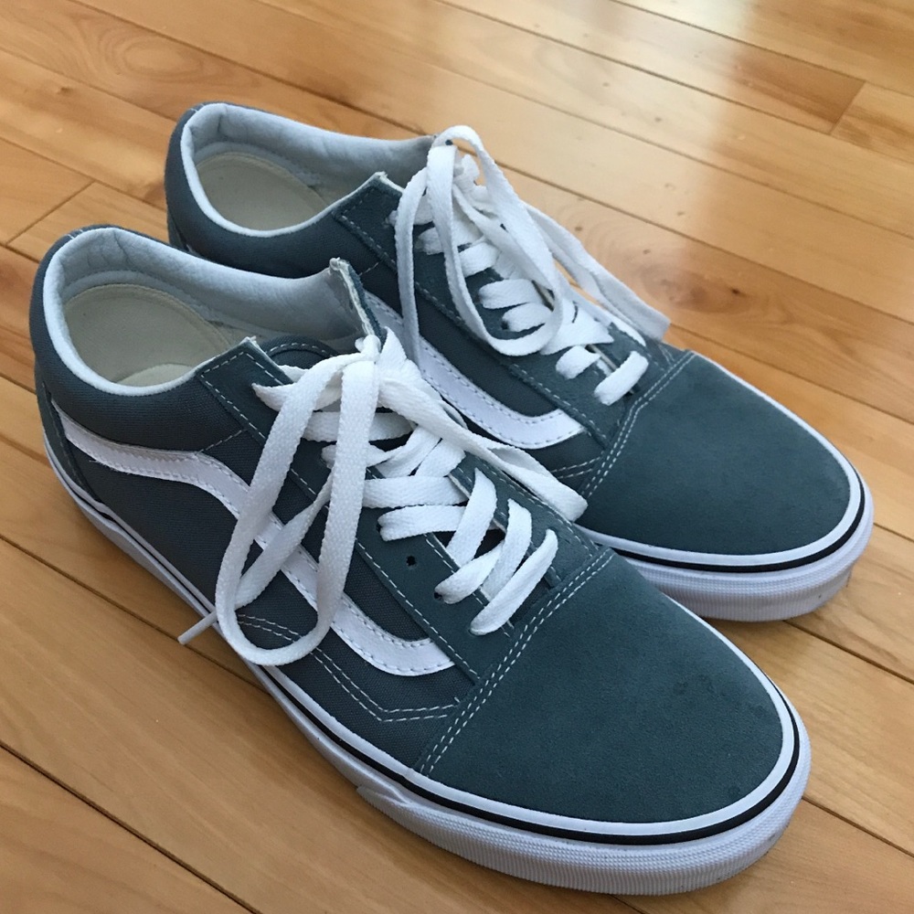 Men’s vans size 8 or women’s size 10